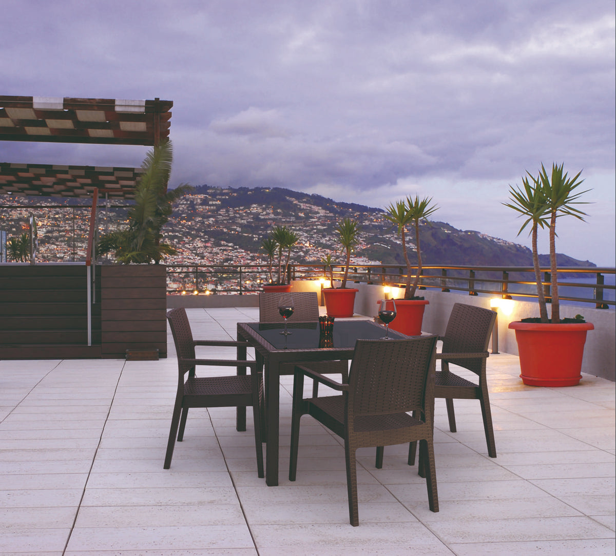 Siesta 5 Piece Table Setting with Ibiza Arm Chair